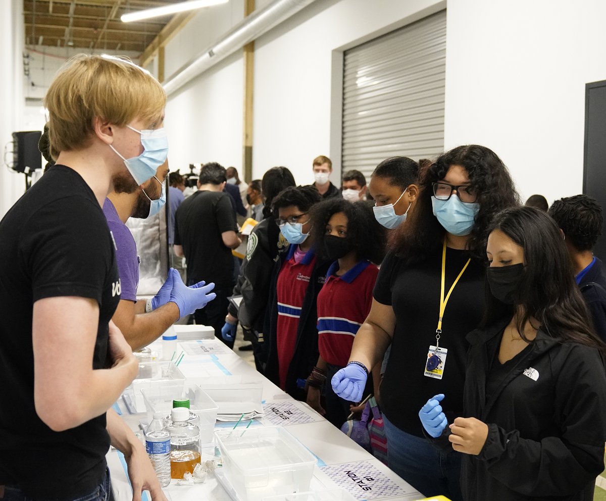 Volumetric tweet media