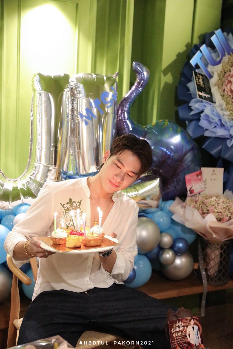 tulclub's tweet photo. 🎂 HAPPY BIRTHDAY TO TUL❤️

8 OCT 2021 
ขอบคุณที่เกิดมาให้พวกเรารัก
ขอให้มีความสุขในทุกๆวัน ยิ้มเยอะๆ 
พวกเราจะยิ้มไปกับคุณเสมอ

WE ARE LOVE YOU #Tul_Pakorn 
#HBDTUL_PAKORN2021 🥳 https://t.co/B1k8yQvqHD