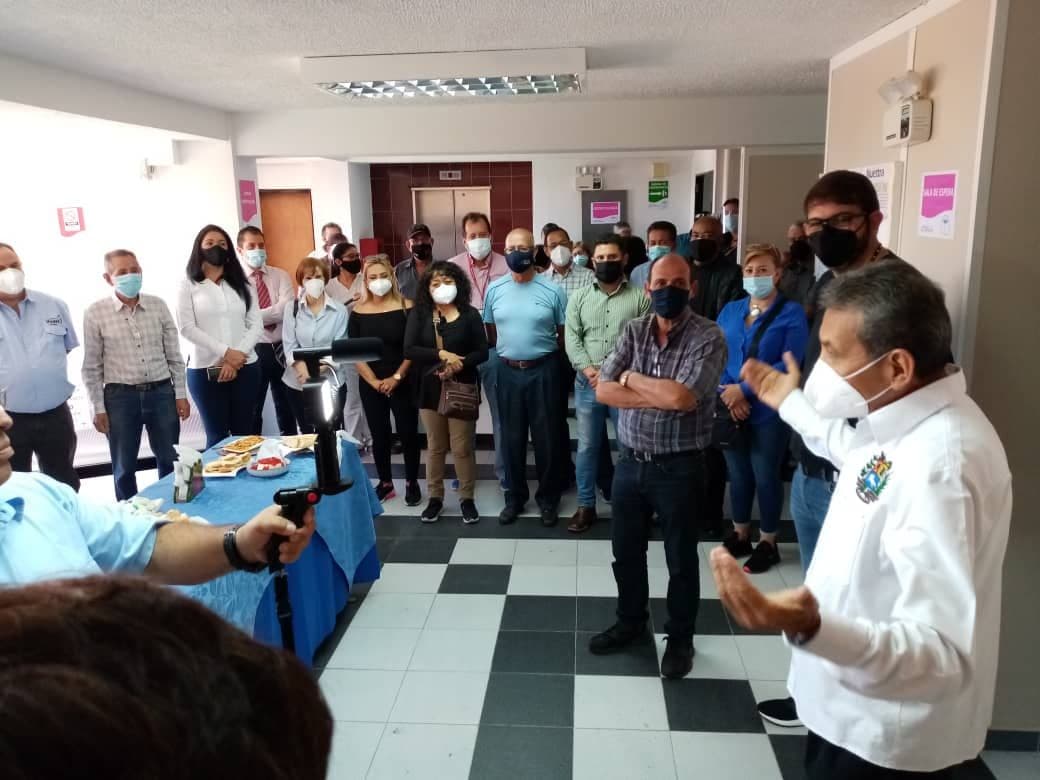 GoberMerida's tweet photo. Gobernador de Mérida inauguró servicio odontológico en Clínica de los Trabajadores https://t.co/6DI4FOflOw https://t.co/bGlDUIkQYc
