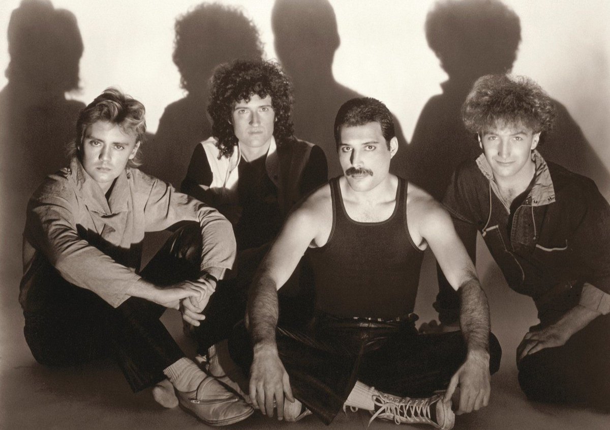 Queen_Dears's tweet photo. Freddie Mercury cerró la puerta a la política en las letras de Queen: “No estoy aquí para entregar un mensaje” https://t.co/dNzCxGBxZJ https://t.co/xvgul13flQ