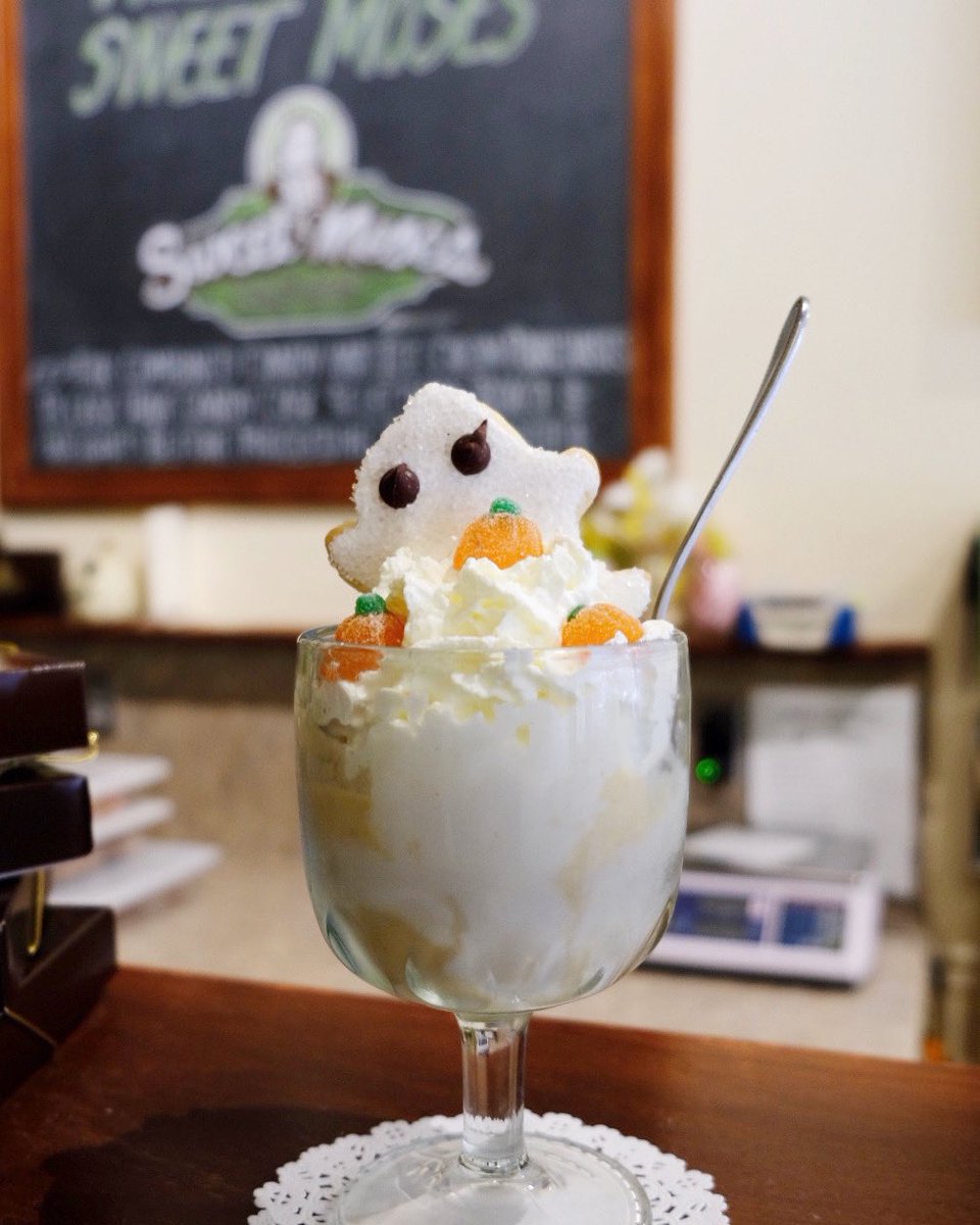 Haunted Pumpkin Patch Sundaes are here TODAY and TOMORROW ONLY! 🎃👻
Pumpkin ice cream is covered in a fluffy marshmallow topping, whipped cream, candy pumpkins and a ghost cookie. Get into the spirit of @nearwesttheatre ‘s Historic Haunts Walking Tour!