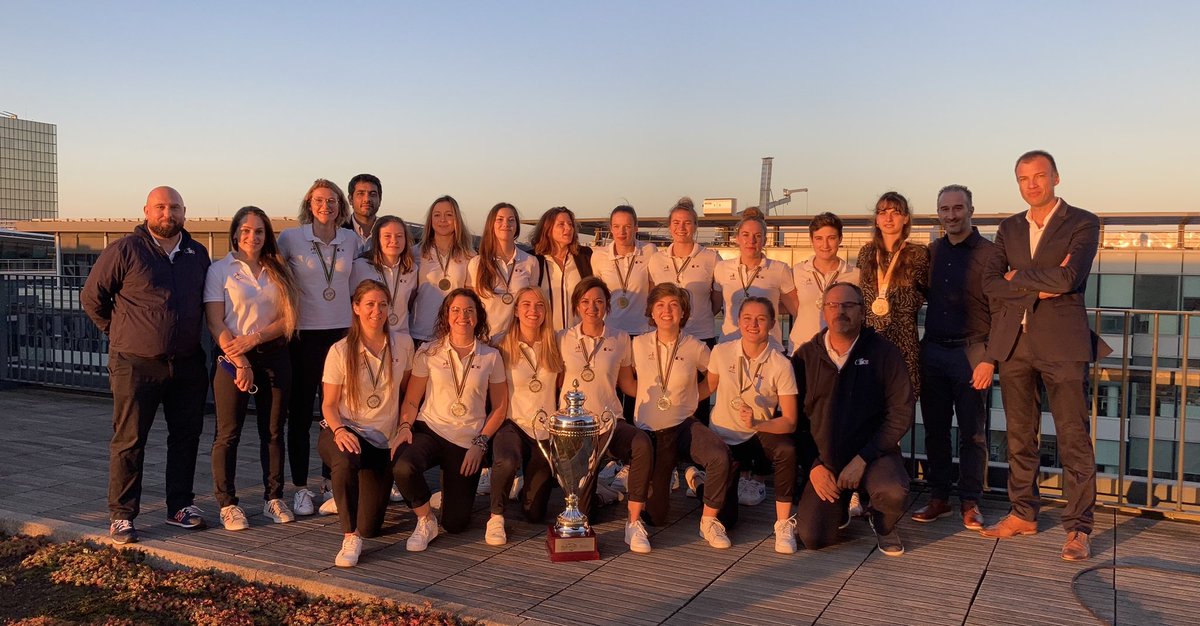 RoxaMaracineanu's tweet photo. Grande fierté de recevoir l’équipe de France Championne du Monde de roller hockey à @Sports_gouv 
Et Serena Giraud championne du monde de roller artistique 
Bravo @FFRollerSkate 👏🏼 https://t.co/dAudQut2ZC