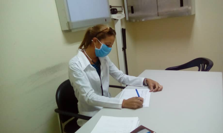 Desde hace más de 20 años la colaboración médica cubana en #Venezuela es ejemplo de solidaridad y compromiso para el Mundo. #CheMédicoInternacionalista #HéroesDeLaSalud @cubacooperaven @AdanVillavicen5 @AnayansyPR @GranSabanaOdont #CheVive