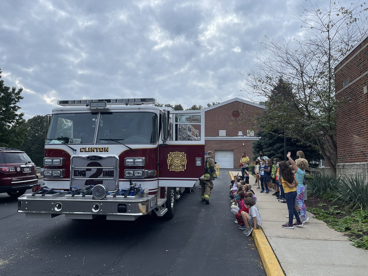 LizHedden132's tweet photo. Stop, drop and roll! Fire prevention was a huge success thanks to the @clintonfd #cpspride #FirePreventionWeek2021 #clintonfiredepartment https://t.co/0lsu6d48ka