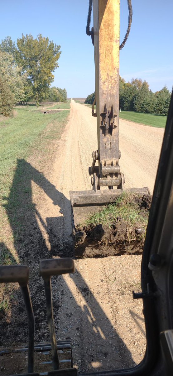 tiling_guy2012's tweet image. Nothing is more fun then sitting here waiting on dump trucks today