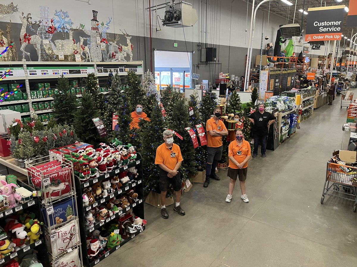 Holiday has arrived at 3825. This is always one of my favorite sets.