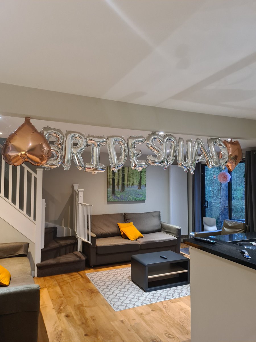 rachroo29's tweet image. Waiting for the bride to be #spottheerror