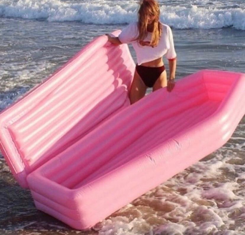 ghostrobot's tweet photo. When you wanna catch a weekend wave but you're sad.
Happy Friday, fans 🌊
__
Credit
Design x pompomfloats
__
#IDGAF #fridee #goodbye #summer #hello #fall #autumn #comedy #pink #create #weekend https://t.co/eYpOvBOUxf