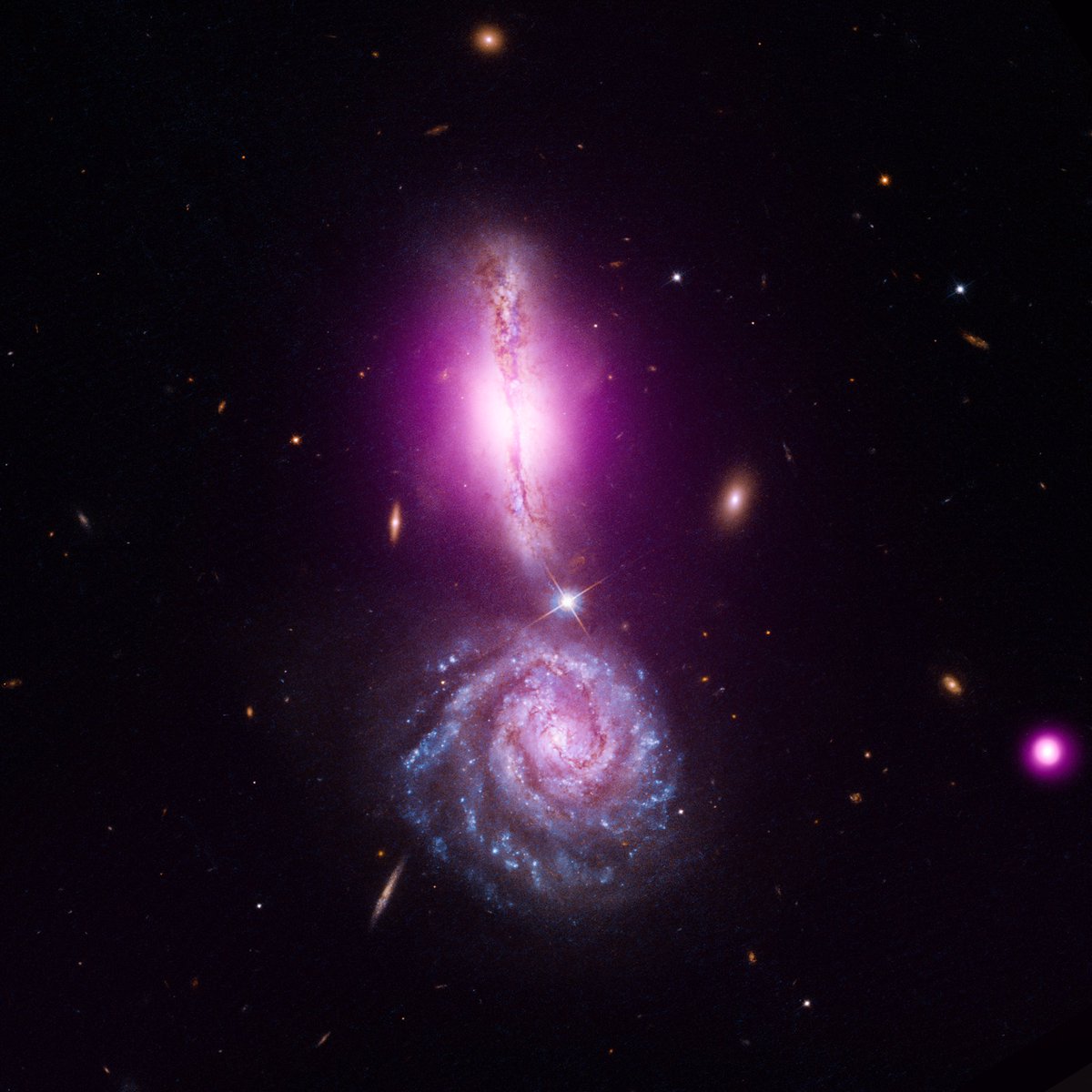 Exclamation Point Galaxy
Two #galaxies colliding, the top one contains a rapidly growing supermassive black hole

Credit: Chandra/ <a href="/NASAHubble/">Hubble</a>