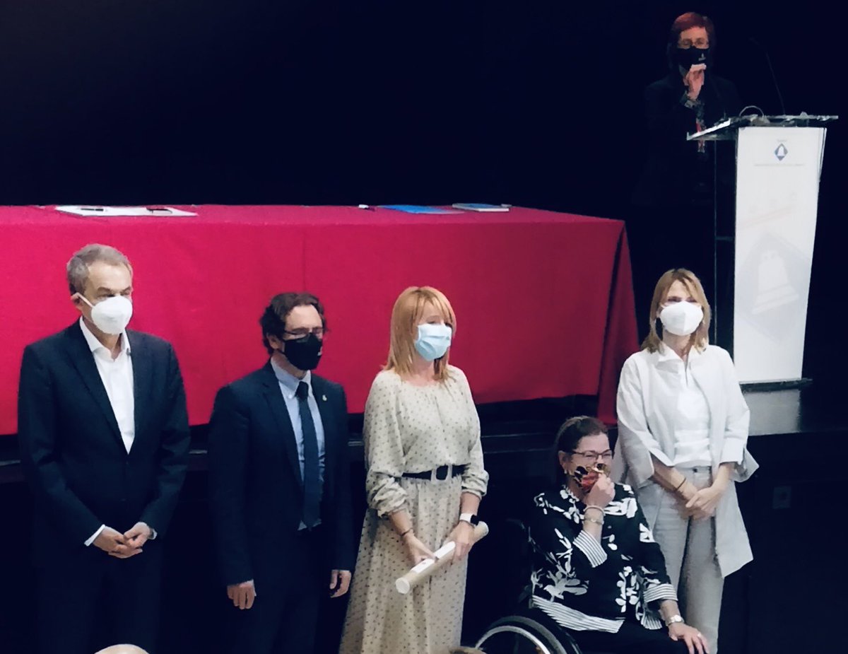 Hoy el alumnado del postgrado Personas con Discapacidad: derechos sociales y cultura de las capacidades recogemos nuestros diplomas de la <a href="/ubdiscapacidad/">@UBDiscapacidad</a>  <a href="/PilarDL/">M. Pilar Díaz López</a> #discapacidad #inclusion