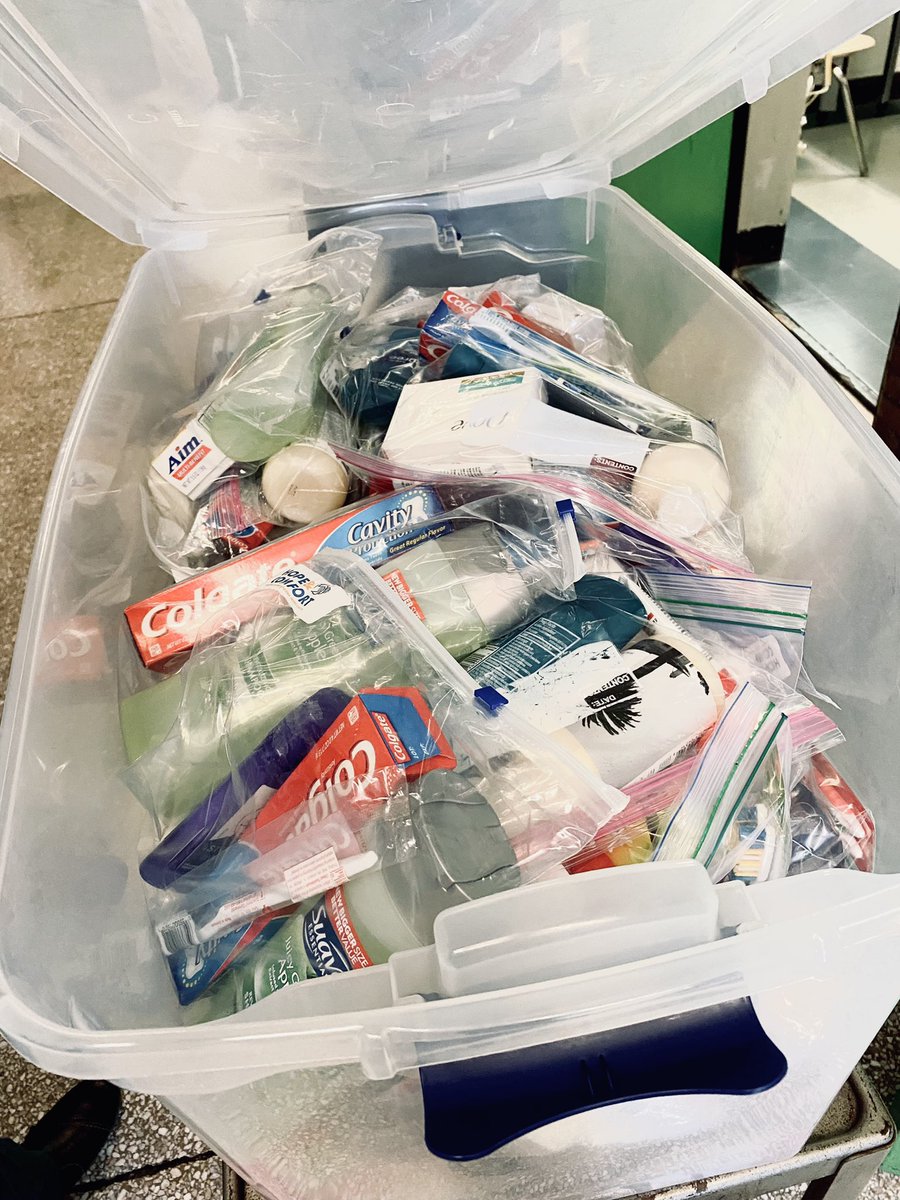 MidDotOns's tweet photo. Thank You to our partners at @HopeandComfort1 and Our @BosServOutreach Team, for assisting with replenishing the “Family Closet” at one of our Mid-Dorchester Schools. Thank you to the Family Liaison, Grisselle at Sarah Greenwood for your help. #Community #BostonPublicSchools https://t.co/ywjm7YUF3N