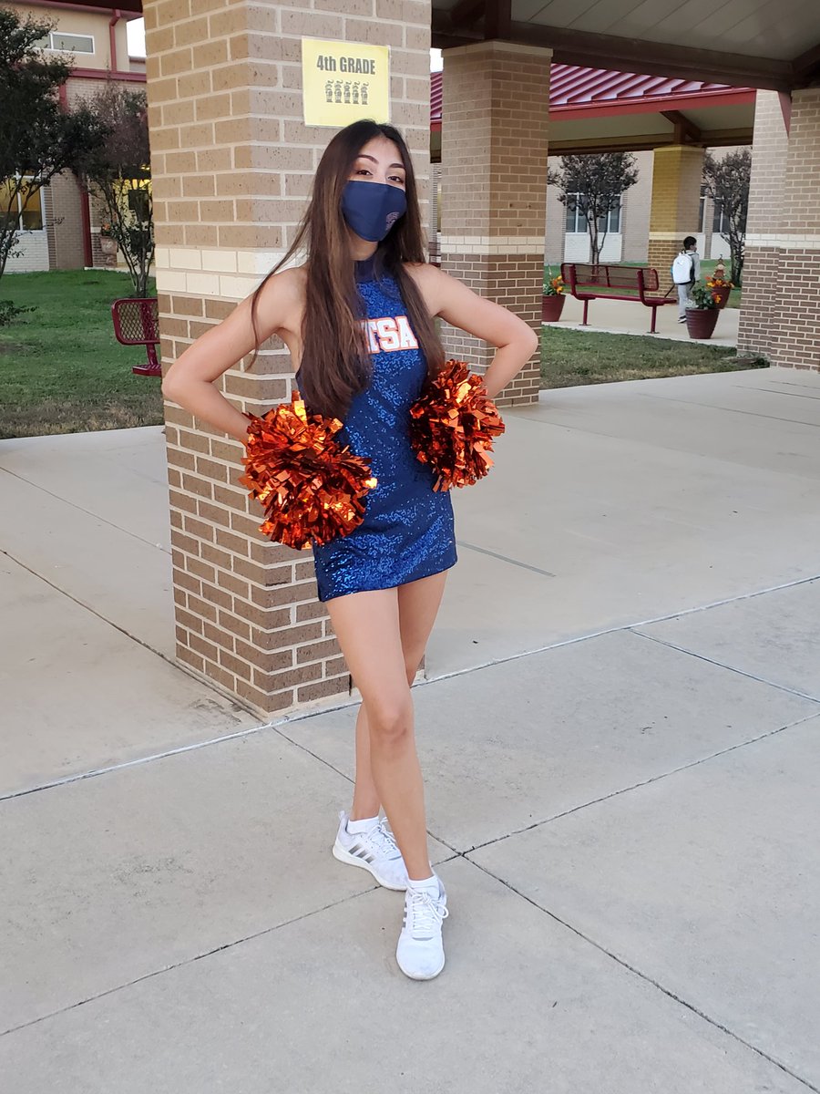 Mireles Elementary ended the week on with some of the girls from the UTSA Pom Squad, including my daughter Jackie, helping with the morning drop off. #futurefriday #gorunners  #BirdsUp @NISDMireles @UtsaPom @UTSASOSA