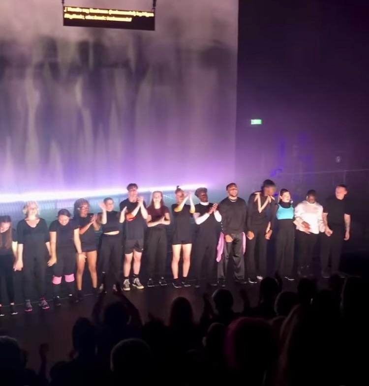 carolinejb17's tweet photo. My 2nd home @ContactMcr looked gorgeous last night for the reopening ๐๐ The Young Company smashed it with #EverythingAllOfTheTime & deserved their standing ovation ๐ So proud of what weโve achieved- yrs of hard work & sleepless nights totally worth it @MattContactmcr & all ๐ฅฐ https://t.co/r9LMTcrz58