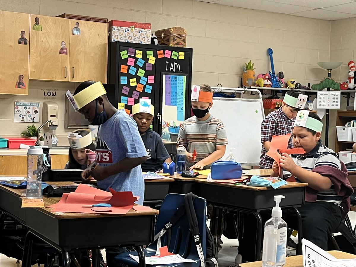 TeachDrWhite's tweet photo. We’re preparing our props and costumes for our Reader’s Theatre. I can’t say I’ve ever been in a room with pirates, cowboys, magicians, and jellyfish simultaneously. 😝 #ThirdGradeLife https://t.co/5IForiemgW