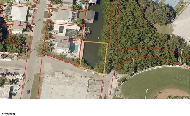 tfalcon8's tweet photo. ⁦@DavidADorsey⁩   Real estate has gotten so crazy in SWFL, people are selling “submerged land” on FMB. This is a real listing. Just crazy! Check out this home @realtordotcom https://t.co/AVwvfs1fse https://t.co/wMAgmGSt4l