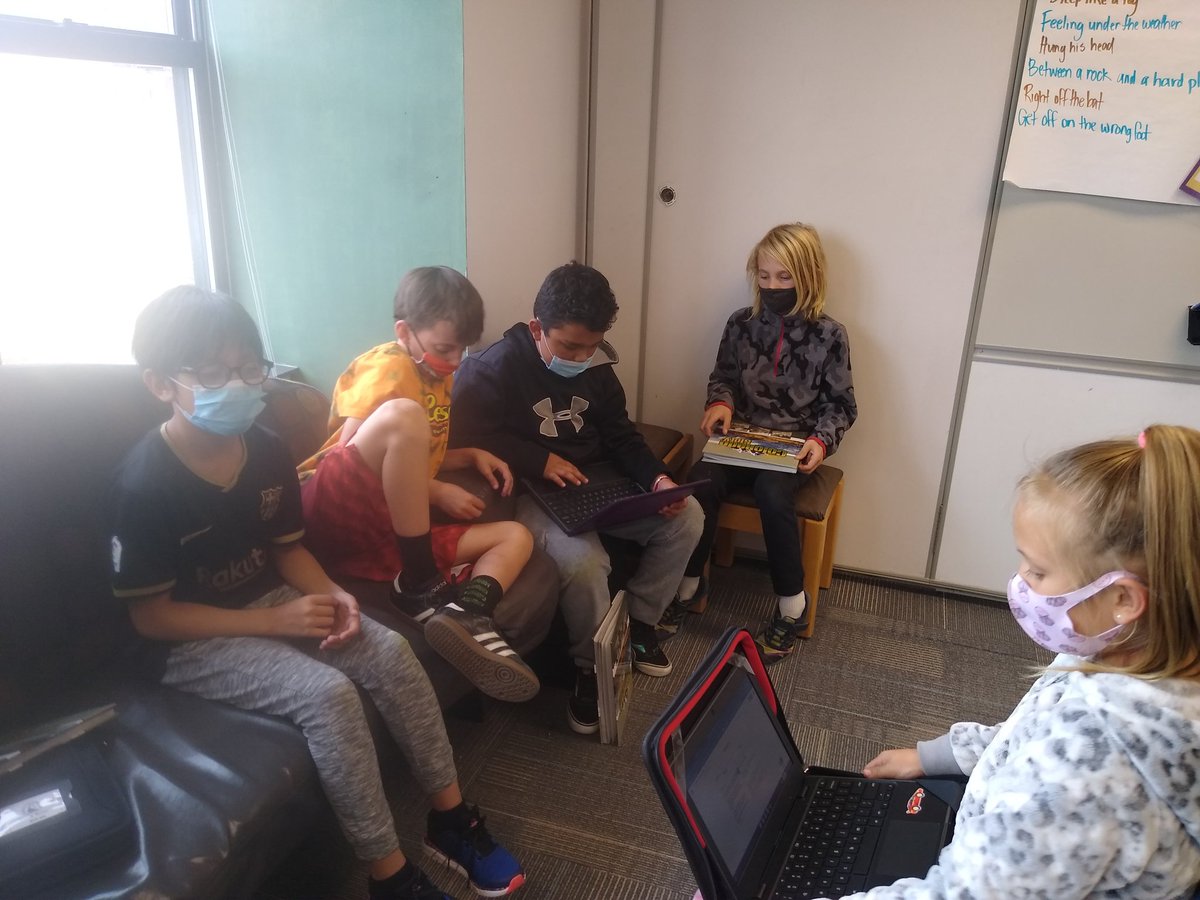 TwinterSSD's tweet image. Collaborative learning! @CrysLaneMiller #scoveel