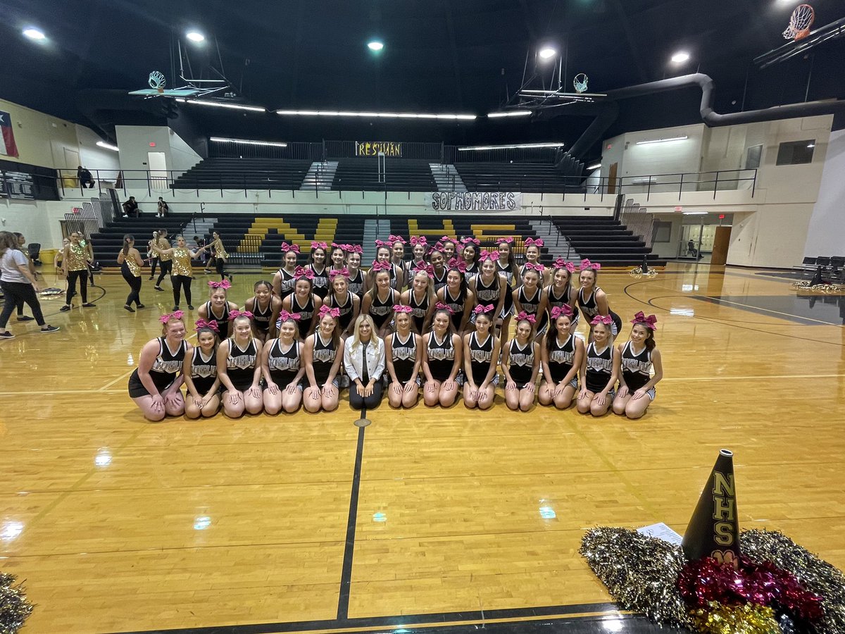 NHSCheer19_20's tweet photo. a huge thank you to @KarleySwindel for choreographing our dance this week!!! 🖤💛 https://t.co/mwJcdlpA52