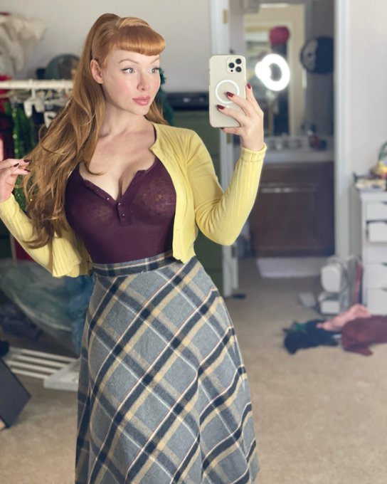 Don&rsquo;t worry I&rsquo;m changing to something blue later tonight 😉 #dodgers #fallfashion #octobervibes https://t<a href="/tag/dodgers"class="tags"><span>#dodgers</span></a><a href="/tag/fallfashion"class="tags"><span>#fallfashion</span></a><a href="/tag/octobervibes"class="tags"><span>#octobervibes</span></a>