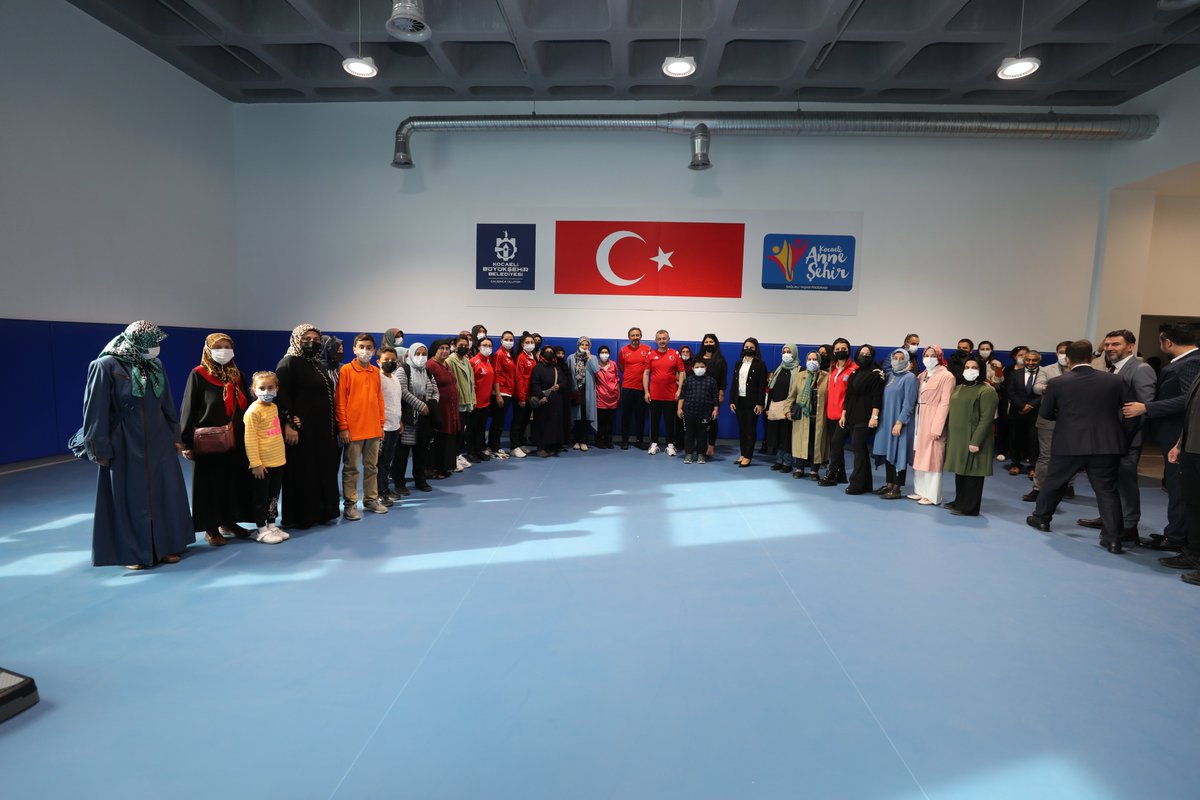 #AnneŞehir; #Kocaeli’nde yaşayan her yaştan annemize hayatın içinde nefes alanları açıyor, annelerimize aktif hayatın bir parçası olabilecekleri fırsat sunuyor, faaliyetler düzenliyoruz.

Mutlu anneler, mutlu bir gelecek😊