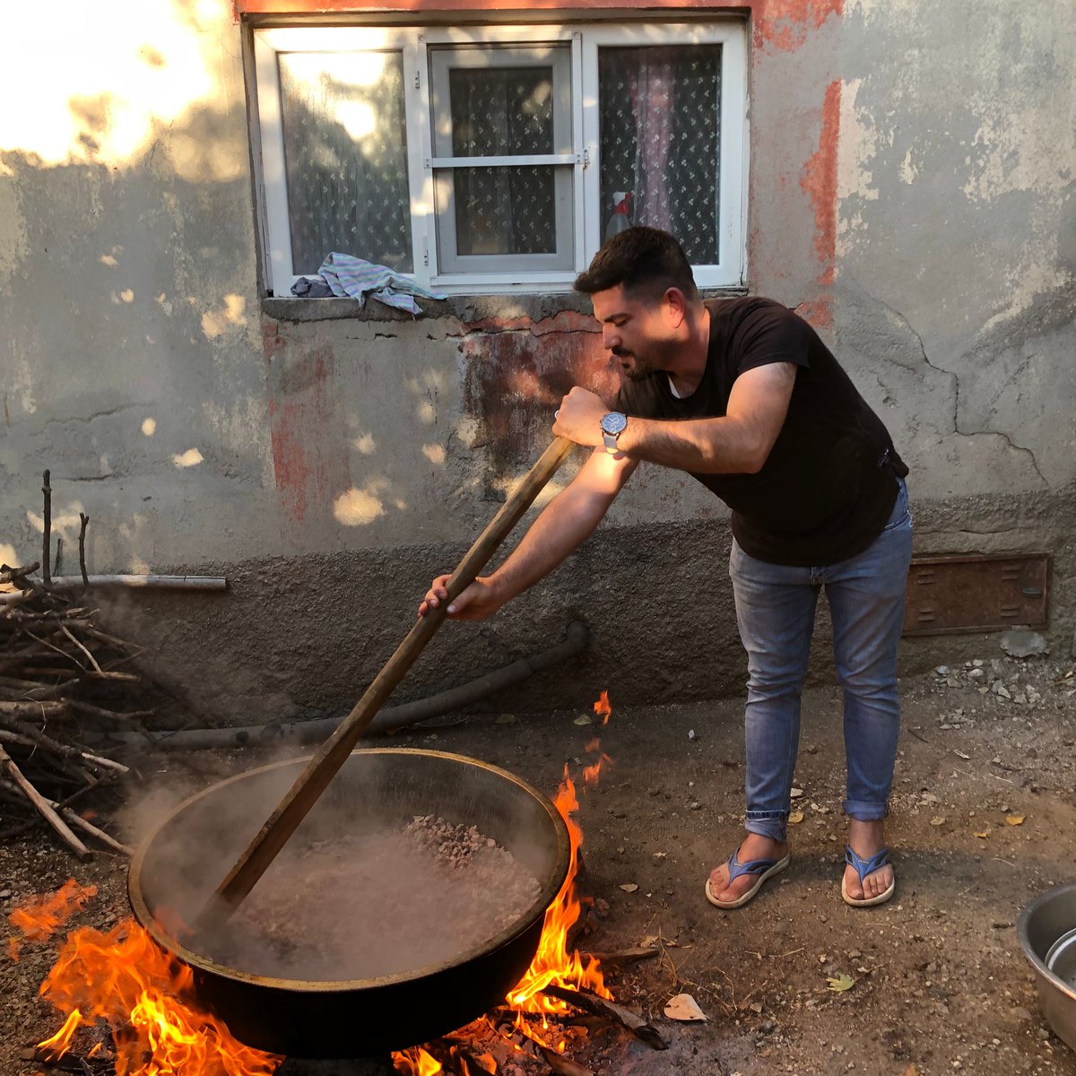 Kızlar yemek yapan erkekleri sevin, aç kalmazsınız😂