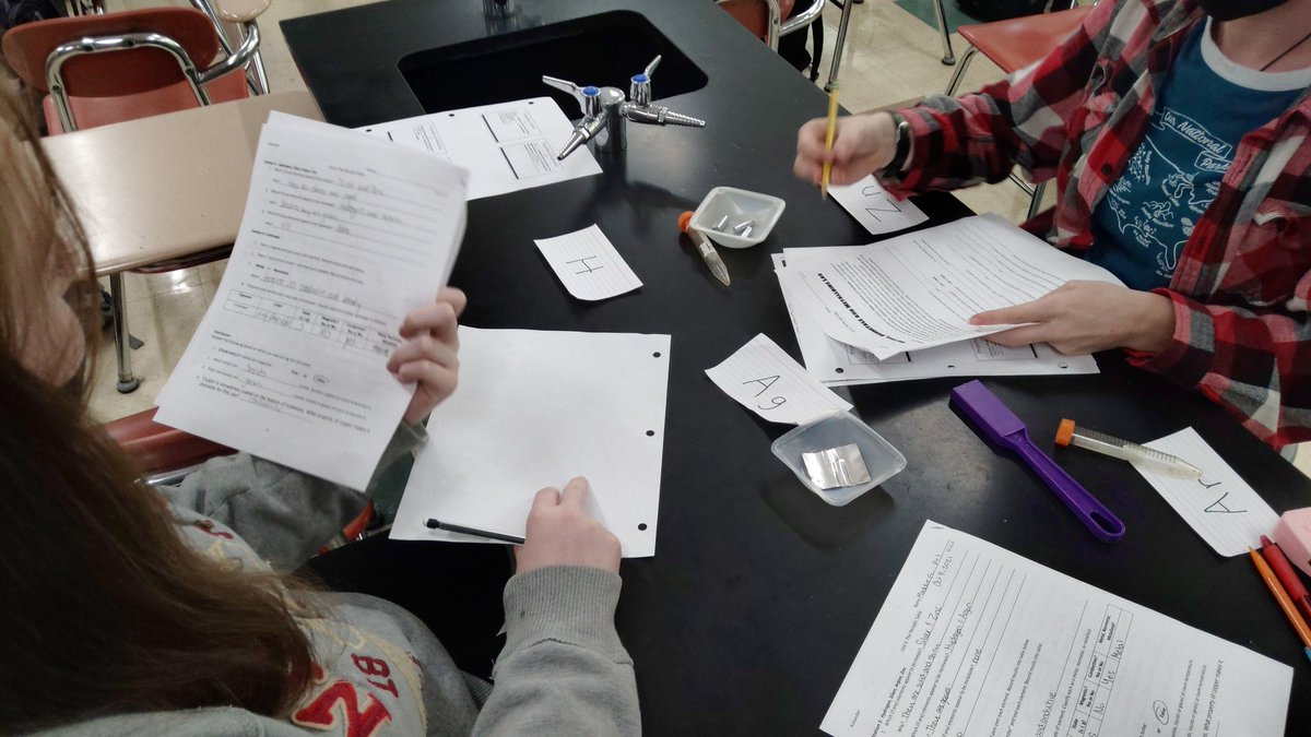 AskanderNPHS's tweet image. Exploring properties of Metals, Nonmetals, and Metalloids in Chemistry! @VoelzJames @SouthernHancock @NPHS_Science #newpalproud #createextraordinary #nphssciencerocks
