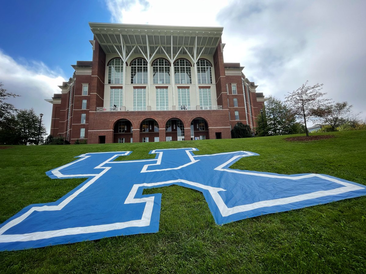 universityofky's tweet photo. Iconic. https://t.co/6oSR7TMo0D