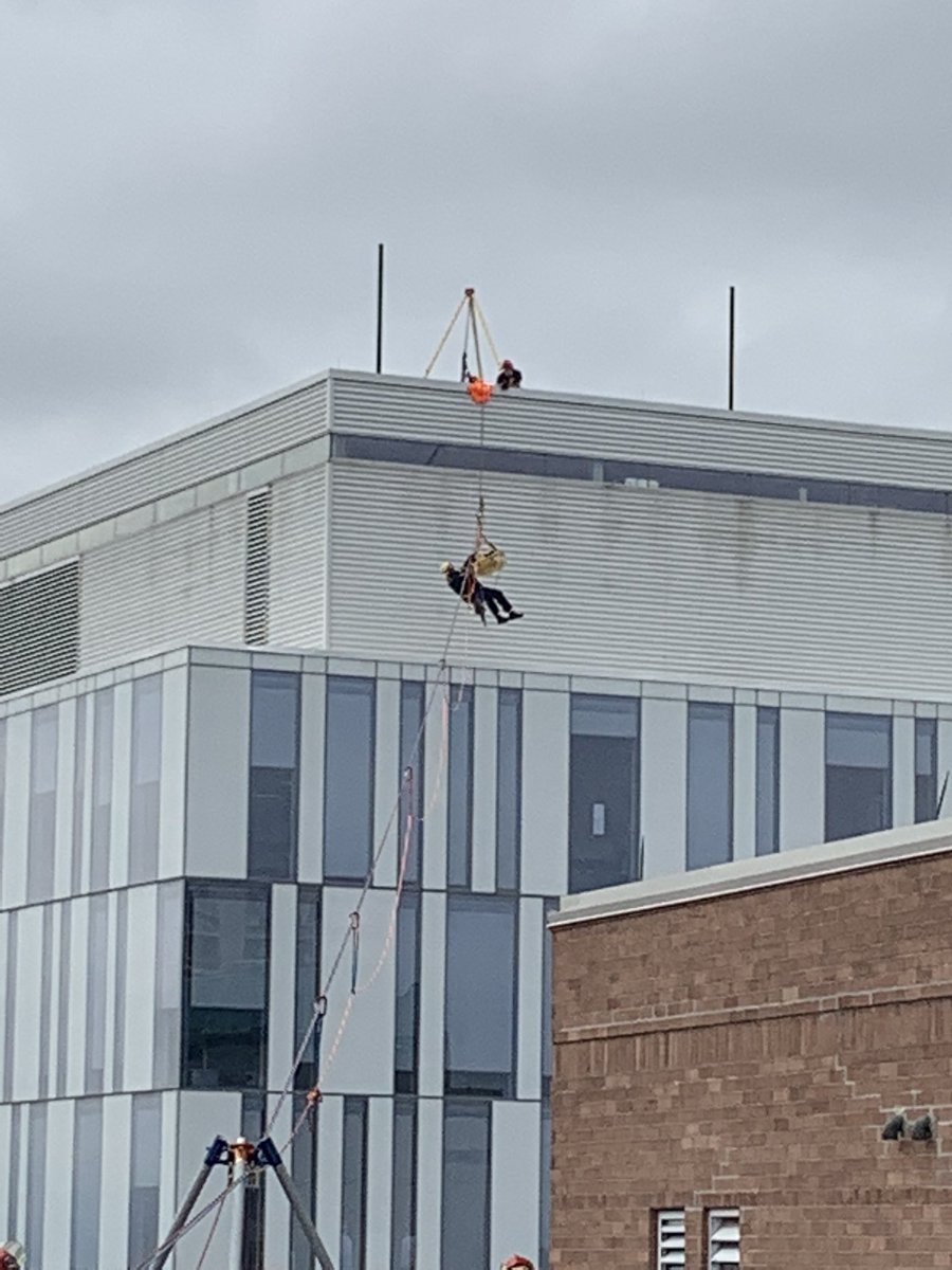 BramptonFireES's tweet image. BFES Technical Rescue Team honing their skills conducting a high line training scenario at  Brampton City Hall @ChiefBoyes, @BPFFA1068 ^gf