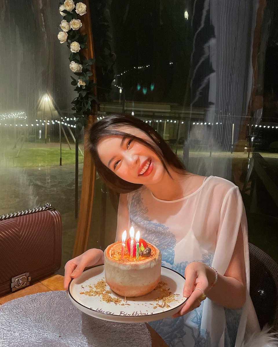 MookWorranit's tweet photo. เกิดแล้วววววววววววววววว 🤣🎂❤️ เมื่อวานอายุ24 วันนี้อายุ23 ปีหน้าครบ22 เย่ๆๆๆๆๆ https://t.co/VHEVf44Rfa