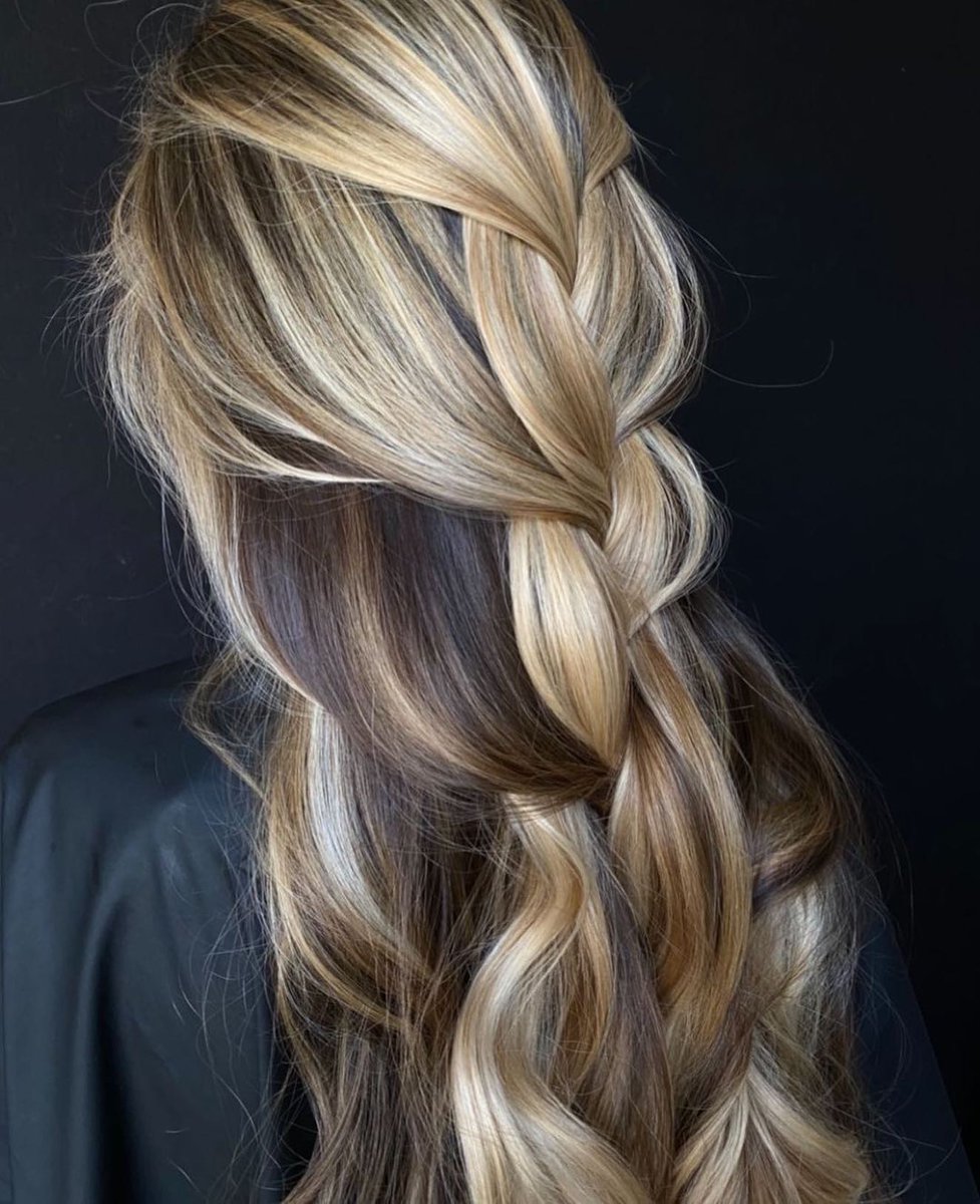 PaulMitchellUS's tweet photo. Soft-served swirls of dimension by @beccawith_the_goodhair (IG) achieved with #Skylight, #colorXG and #thedemi https://t.co/11lhixjZvM