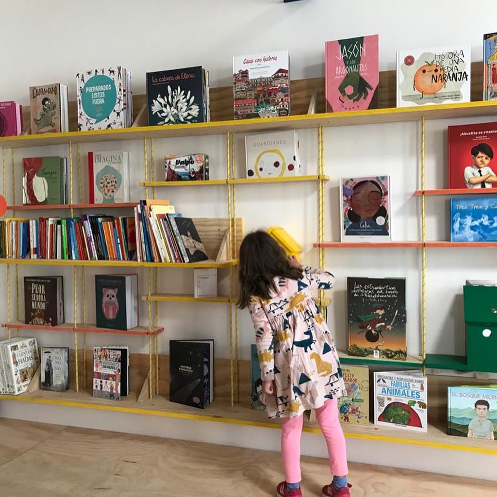 ¡Días llenos de emoción!
Gracias por las visitas, por ser parte de la #Bilij de #CasaVentura , este lugar de encuentro, de goce con los libros y la literatura infantil y juvenil. Agradecemos la visita de la alcaldesa <a href="/Muni_Stgo/">Santiago</a>  <a href="/IraciHassler/">Irací Hassler Jacob</a> 

¡Pronto la inauguración oficial! 🎉