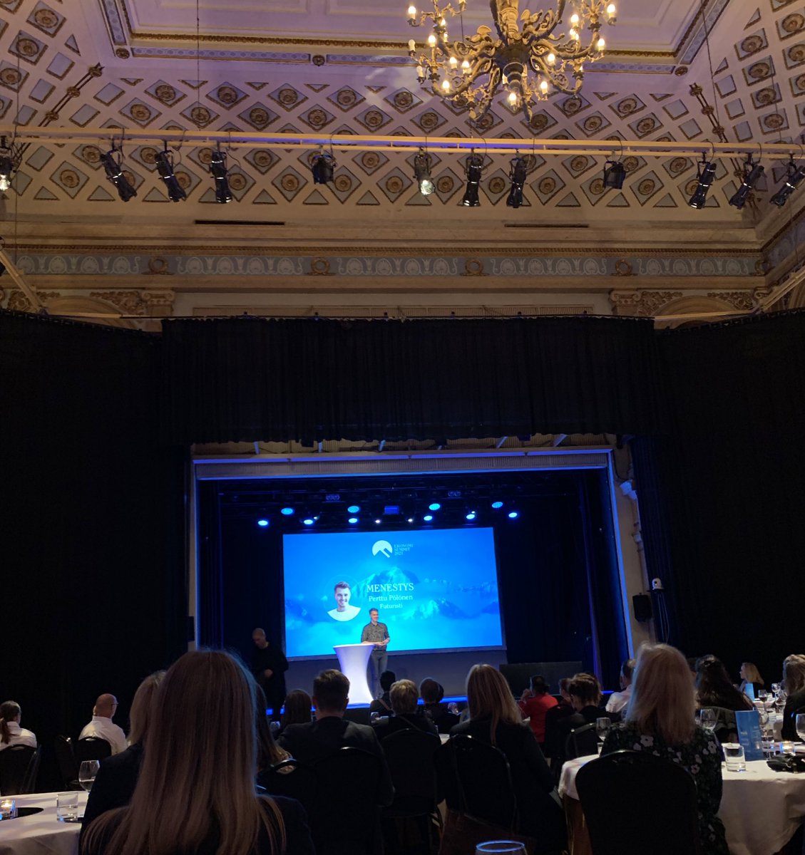 ”Pahinta ei ole epäonnistuminen vaan onnistuminen väärissä asioissa.” <a href="/PerttuPolonen/">Perttu Pölönen</a> 

#ekonomisummit
#menestys