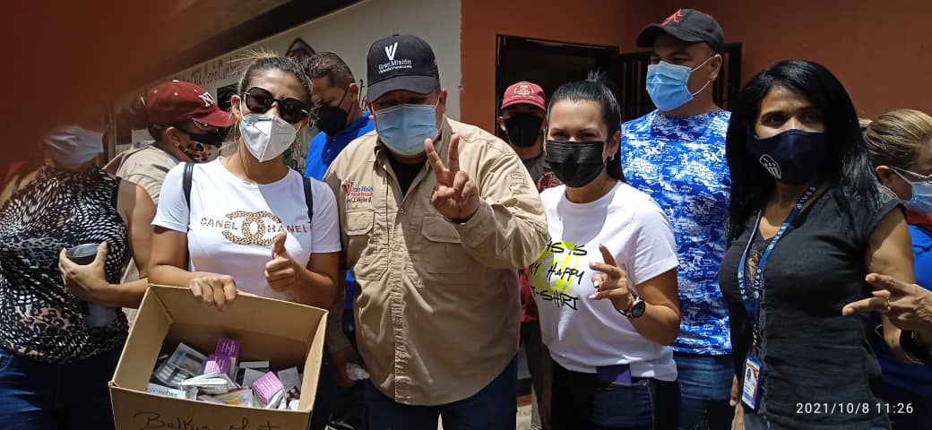 FeliciaIvss's tweet photo. Bajo la Militancia de Pdte @NicolasMaduro y Pdta del IVSS @MagaGutierrezV acompañamos al ViceMntro Osmel Mejías de Gran Misión Vivienda Al Despliegue Nacional en B Misiones Marta Cumbala @FeliciaIvss @oamativss @MisionDrJGH @MariaVallenil15 @RobinsonSucre Presente @ivssoficial ♥️ https://t.co/DRFhLKdP8Y