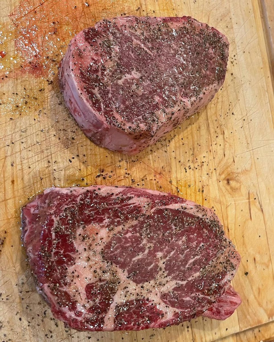 allenbrossteaks's tweet photo. Now this is a boy’s night feast! Big bone-in USDA Prime Ribeyes from @absteaks Thank you @cooterskitchen! #absteaks #tasteluxury #allenbrothers #allenbros #steak #usdaprime #usdaprimebeef #primeribeye #steaklovers #ribeye #ribeyesteak #steakporn #meatporn #steaknight #steakdinner https://t.co/iQYI0VUKah