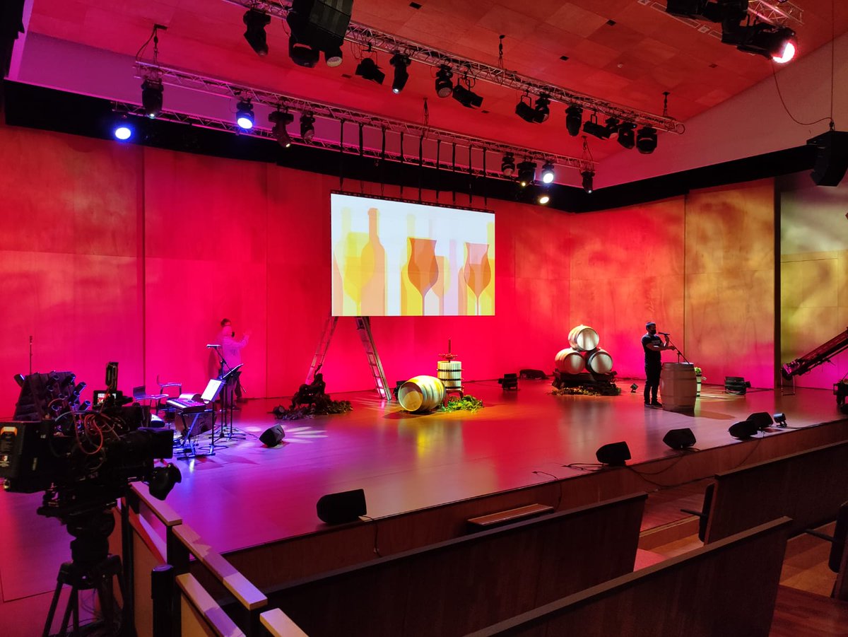 👌🏼🍷𝘛𝘰𝘵 𝘢 𝘱𝘶𝘯𝘵 𝘱𝘦𝘳 𝘭𝘢 𝘎𝘢𝘭𝘢 𝘥𝘦𝘭𝘴 𝘗𝘳𝘦𝘮𝘪𝘴 𝘝𝘪𝘯𝘢𝘳𝘪 𝘢 𝘭'𝘈𝘶𝘥𝘪𝘵𝘰𝘳𝘪 𝘥𝘦 𝘝𝘪𝘭𝘢𝘧𝘳𝘢𝘯𝘤𝘢 𝘥𝘦𝘭 𝘗𝘦𝘯𝘦𝘥è𝘴

➡️ A les 22.10h pel <a href="/canal_33/">Canal 33</a> 
 
#Vinari21 | <a href="/PremisVinari/">Premis Vinari</a> | <a href="/VilafrancaAj/">Ajuntament de Vilafranca del Penedès</a>