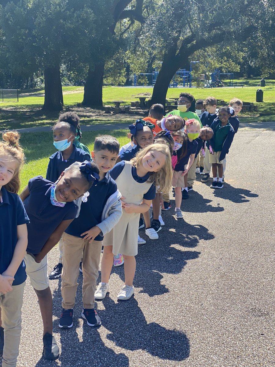 MrsGwinsFriends's tweet photo. Kona Ice for the WIN!!! About to head to House Selection! @DicksonTigers @PrincipalERD https://t.co/kuYIPPNmYQ