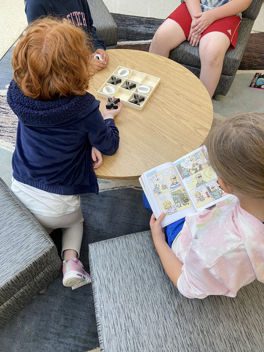 emilycarrlc's tweet photo. Another fabulous Friday in the #EmilyCarr #LLC @TVDSB @Purveen_Skinner @LitTVDSB @MsHSolway https://t.co/f8eaED18zM