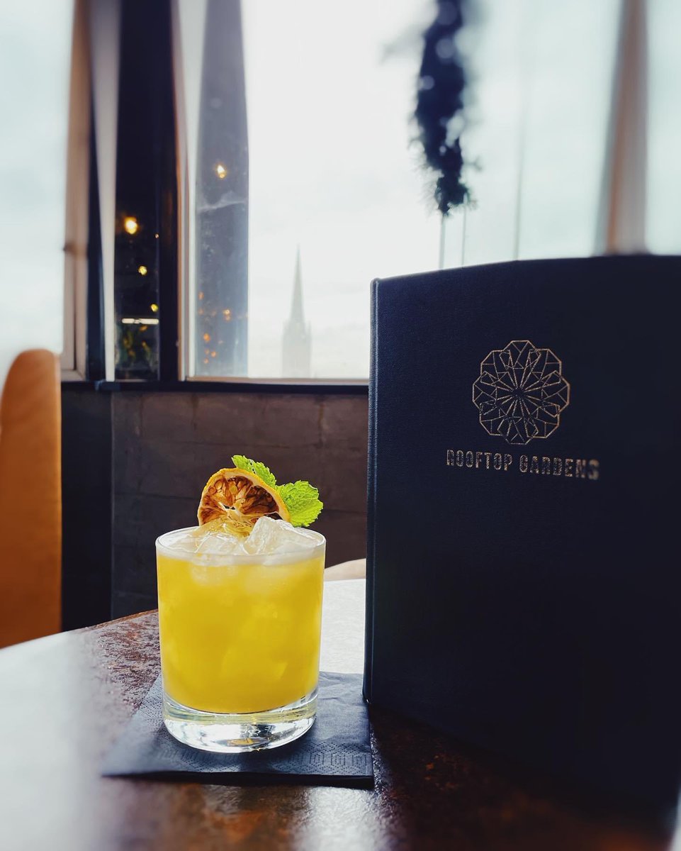 Cocktail specials! 🍸 A vanilla and Lemon Martini, Winter in Florence and a Spiced Lemon drop 🙌🏼 .
.
What better way to start the weekend 😏.
.
.
#cocktails #drinks #weekend #weekendvibes #weekenddrinks #friyay #norwich #norwichbar #rooftop #rooftopgardensnorwich
