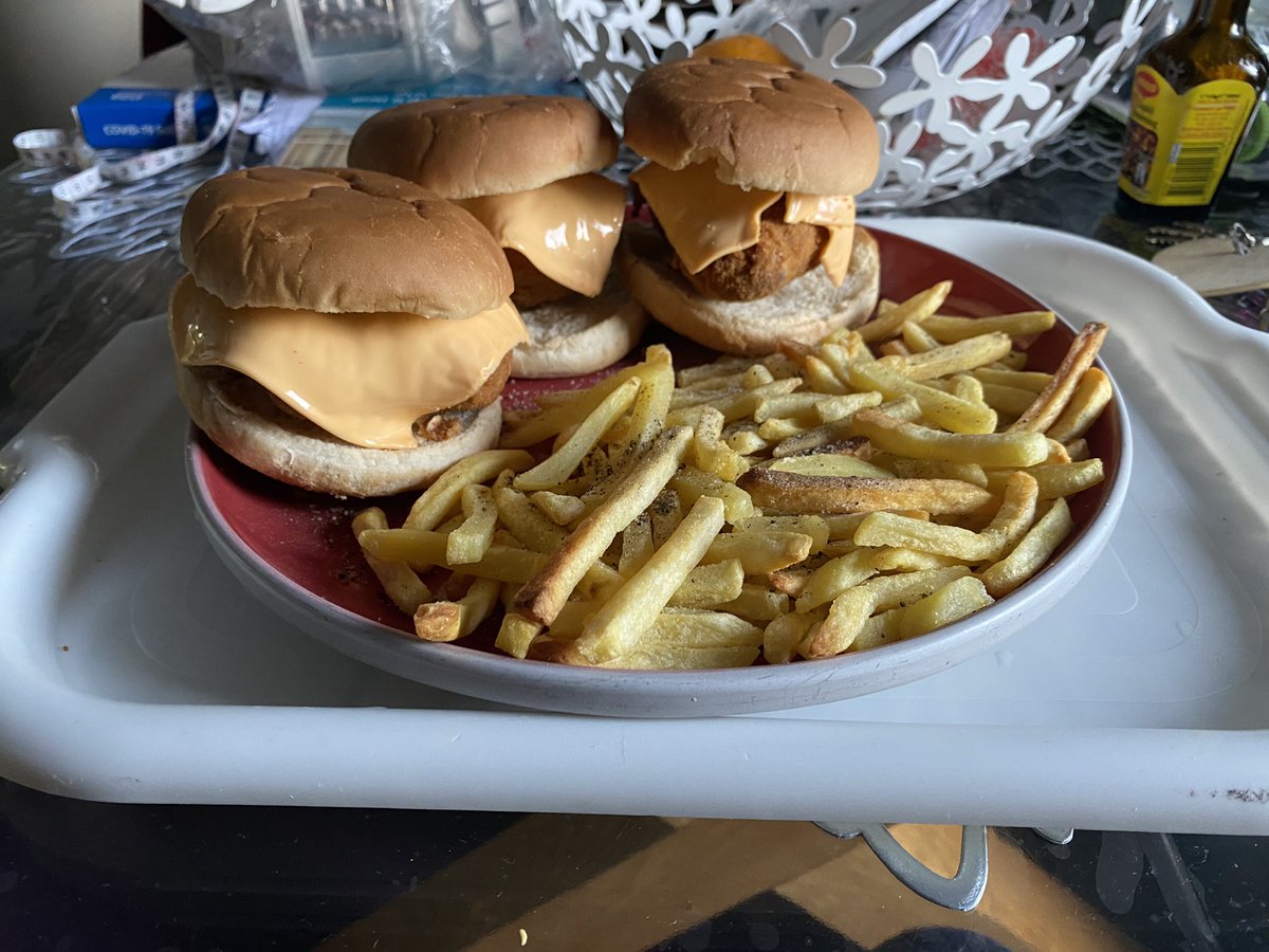 2001joe_mendy's tweet image. Friday Night Takeaway: Homemade style!!!! If you hadn't guessed already, I made these Chicken Burgers with French Fries!!! #FridayCooking #Burgers