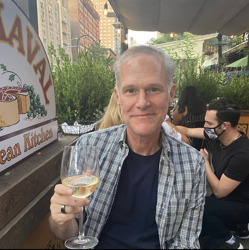 Cheers to the weekend! Join us for a glass or wine...or two. ;)

#cheerstotheweekend #kashkavalgarden #outdoordining #hellskitchennyc #hellskitchenrestaurants #midtownwest #nycrestaurants #winebarnyc