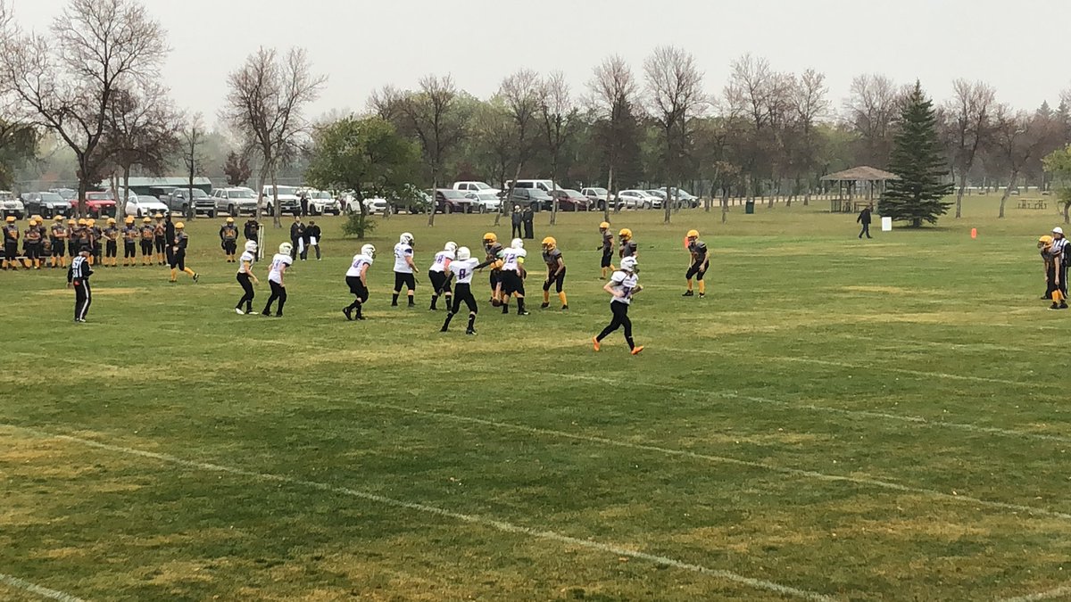 srssfootball's tweet image. Jv 9 man football!! Steinbach Sabres vs Massey Brandon vikings. What a beautiful day for football! @srssnation @The_WHSFL let’s go!!!