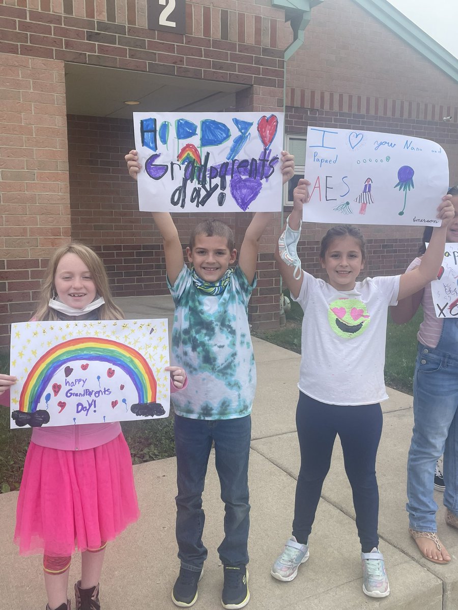 ACSBalderson's tweet photo. The AES Grandparents Day parade was a success! https://t.co/DtxltMjseh