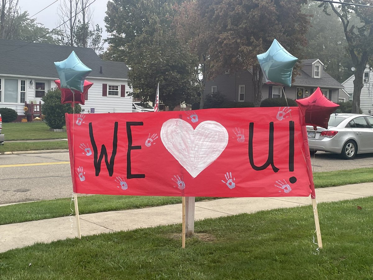 ACSBalderson's tweet photo. The AES Grandparents Day parade was a success! https://t.co/DtxltMjseh