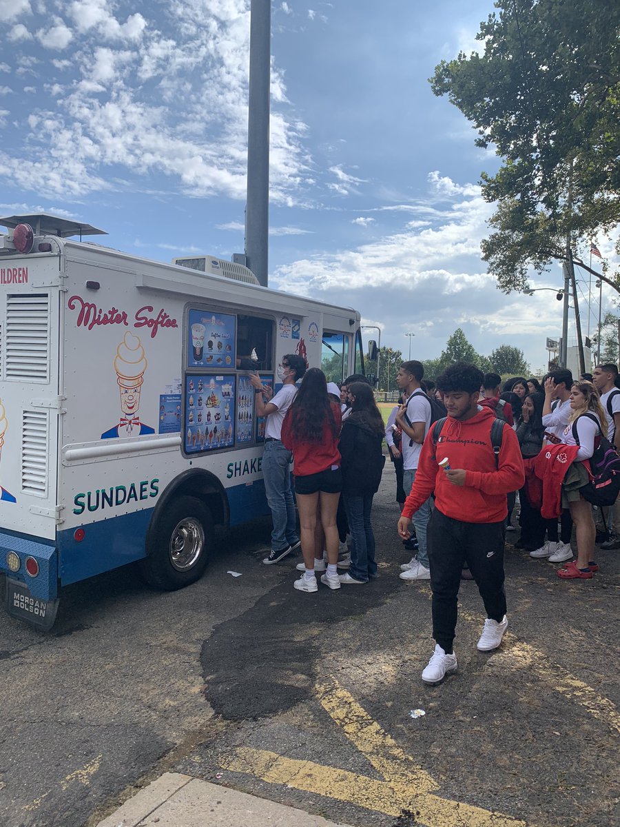 RphsScarlets's tweet photo. Class of 2022 group photo and Mister Softee ๐ฆ Itโs definitely a GREAT day to be a Scarlet โค๏ธโ๐ฅ https://t.co/O8dwfsqlKd
