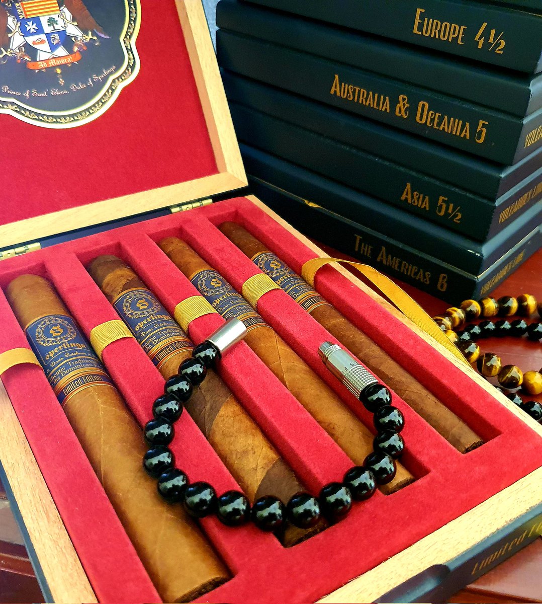 PUNCH BRACELET® by LES FINES LAMES ⚔🔥 perfect for these Sperlinga Cigars from The Limited Edition, The Volcanoes Line, Box Africa 7"

🌋 Meru 
🌋 Kilimanjaro
🌋 Mt. Cameroon
🌋 Nyragongo

Check link in bio <a href="/LesFINESLAMES/">LES FINES LAMES</a> to order yours ! 

#lesfineslamespunch
#lesfineslames