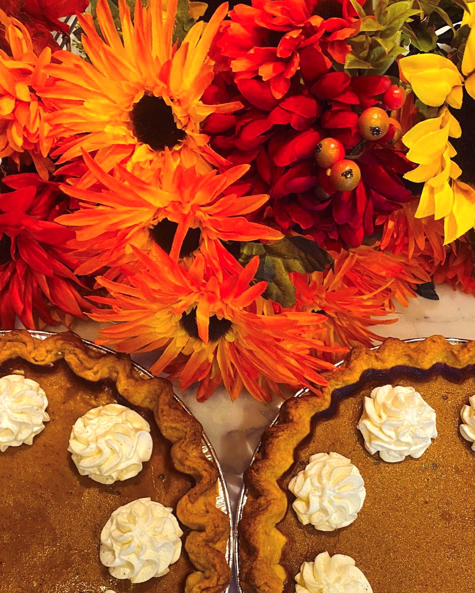 🍂SOLD OUT🍂
Our Family-Sized Bauer Pumpkin Pies are officially sold out!
Orders will be available for pickup Saturday October 9th through Monday October 11th @thebauerbakery between 8am-5pm!
📸 @alevanegasj
#thebauerkitchen #thebauerbakery #uptownwaterloo #thanksgiving #wreats