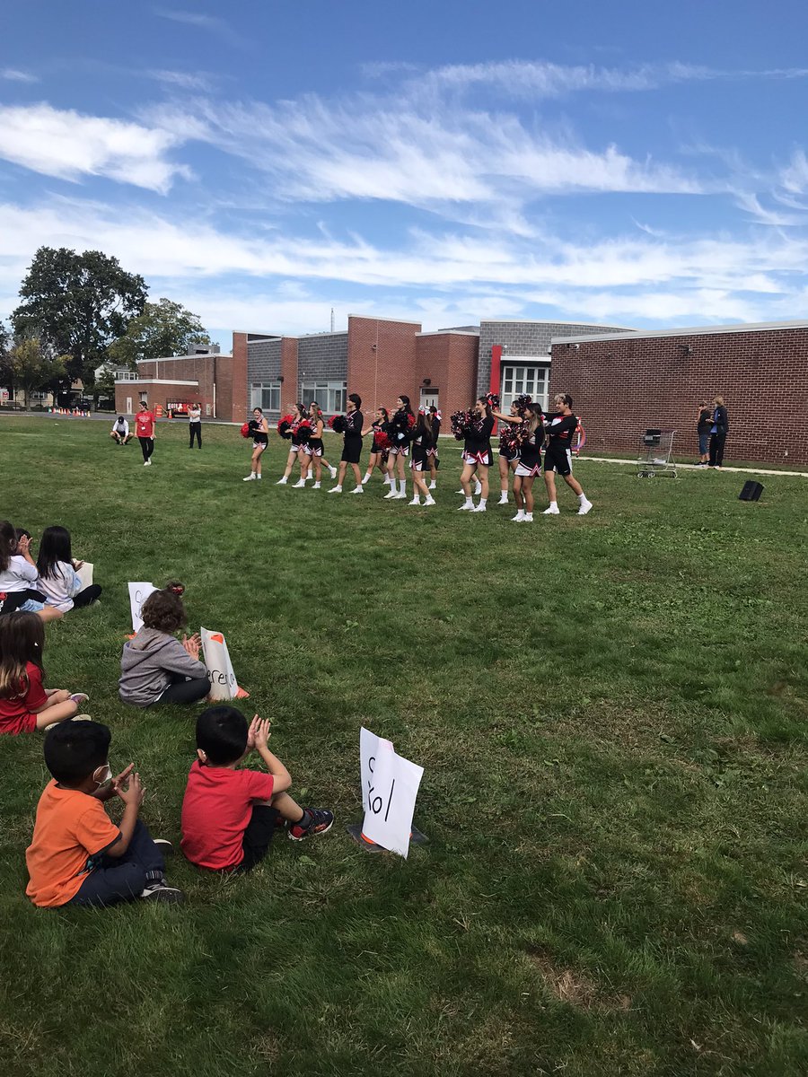 Our learners were so excited during the pep rally…#homecoming @MeadowDrMineola <a href="/MineolaUFSD/">Mineola UFSD</a>