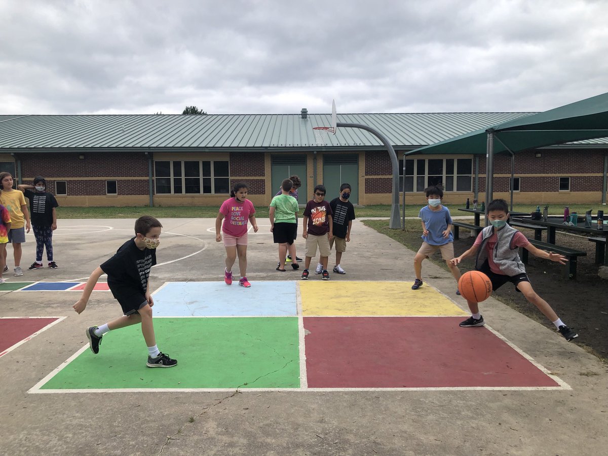 LlamasRule67's tweet photo. 4 Square gets pretty competitive in 5th grade! https://t.co/YN3ufSNTCN