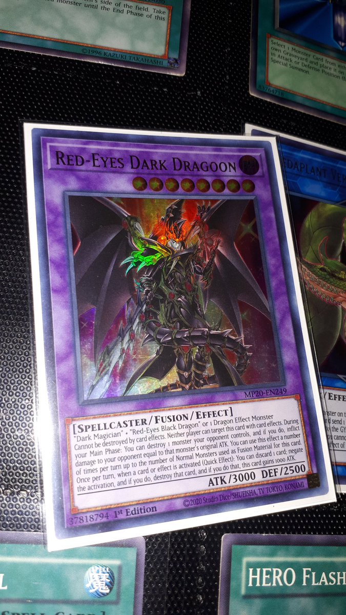 Al fin la tengo... Probablemente la carta de monstruo más rota de toda la historia de yugioh. Así te prohíban quedarás para la colección. #redeyesdarkdragoon #yugioh