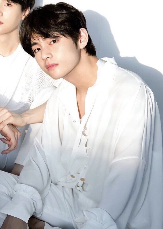 taehyung thinker tweet media