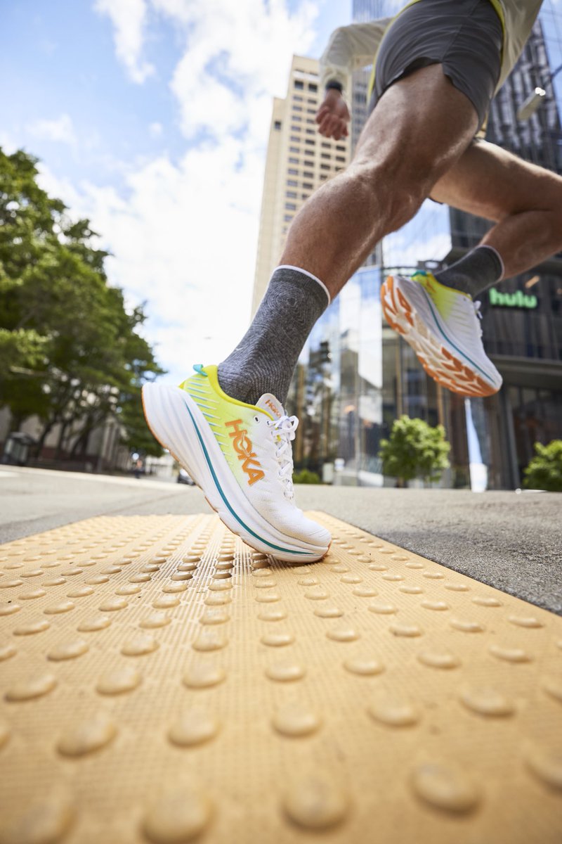 jackrabbit's tweet image. Carbon Up. Introducing the @hoka Bondi X. Same plush cushioning, now spring-loaded with carbon.

This is one is a game-changer for the max cushion shoe we all love...

Link below to shop:
bit.ly/3B2a2ae